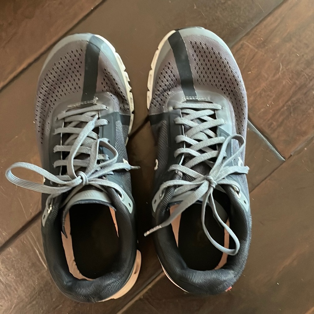 On cloud women sneakers